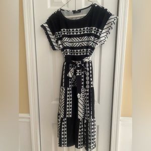 💕HP💕Camisa midi belted dress - black and white patterned - 100% polyester